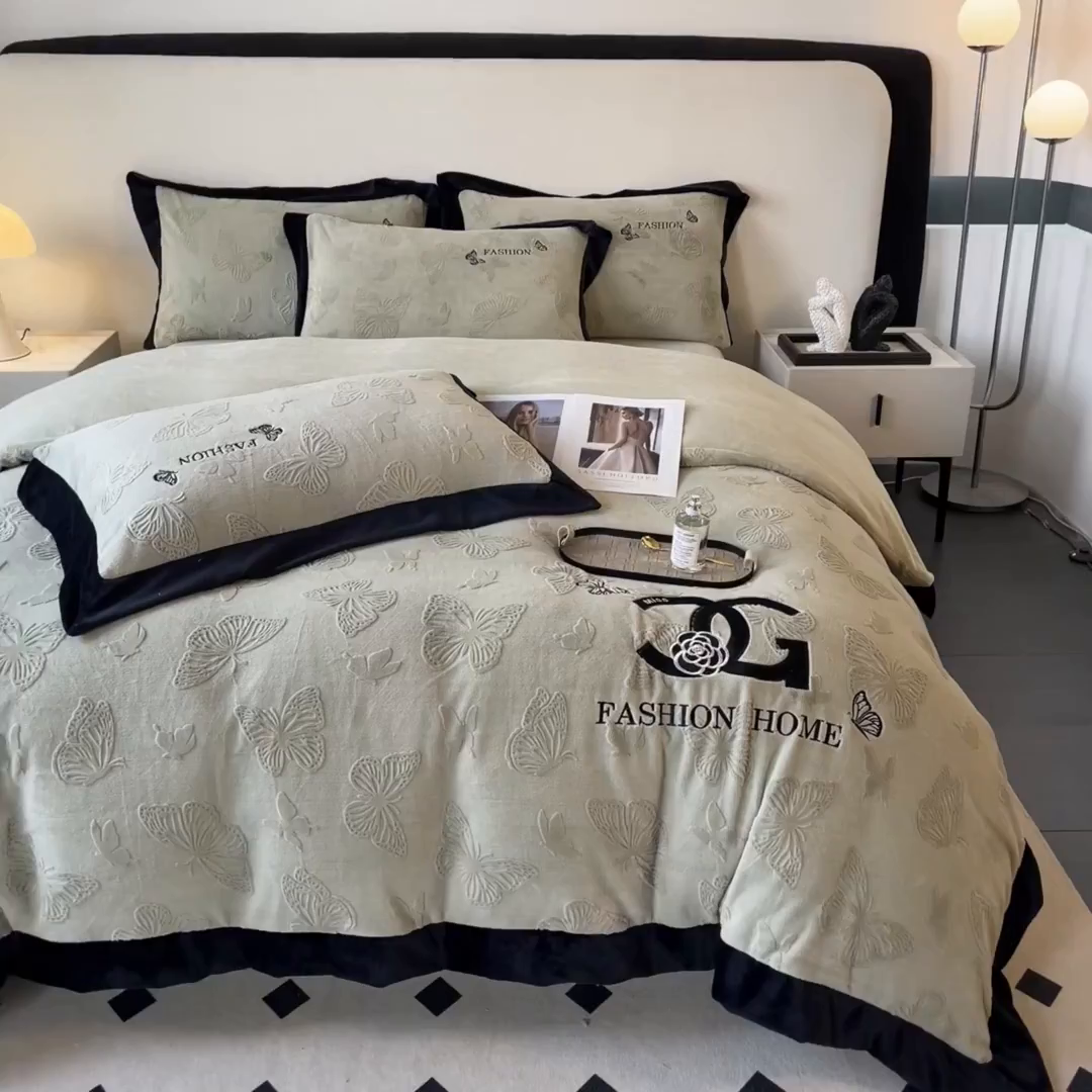 91家纺网 家纺一手货源 找家纺 子曰 2025新款雕花加厚牛奶绒宽边工艺款四件套-小香风 小香风-绿