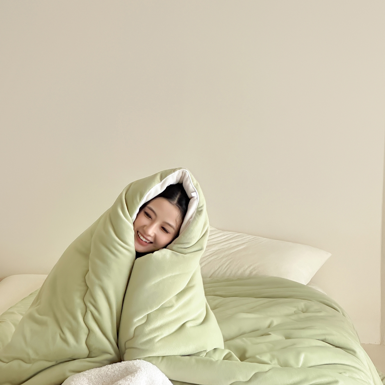 91家纺网 家纺一手货源 找家纺 三味舒屋 2025新款舒芙蕾双面云丝绒懒人被（所有券叠加后不低于198/248元）  被子被芯 浅绿奶白