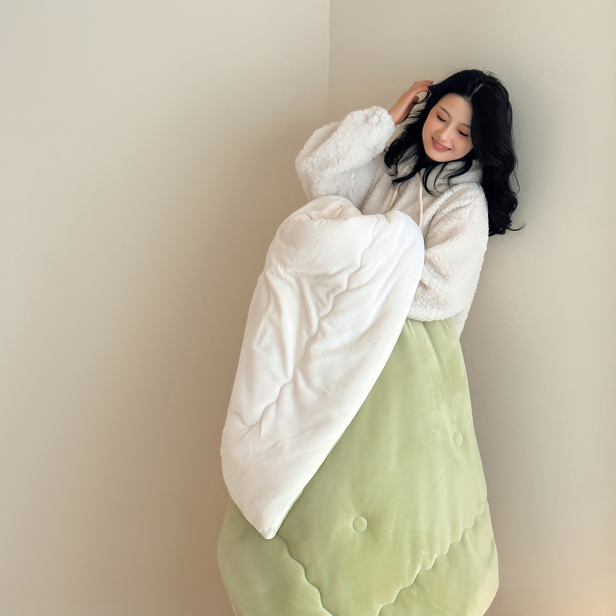 91家纺网 家纺一手货源 找家纺 三味舒屋 2025新款舒芙蕾双面云丝绒懒人被（所有券叠加后不低于198/248元）  被子被芯 浅绿奶白