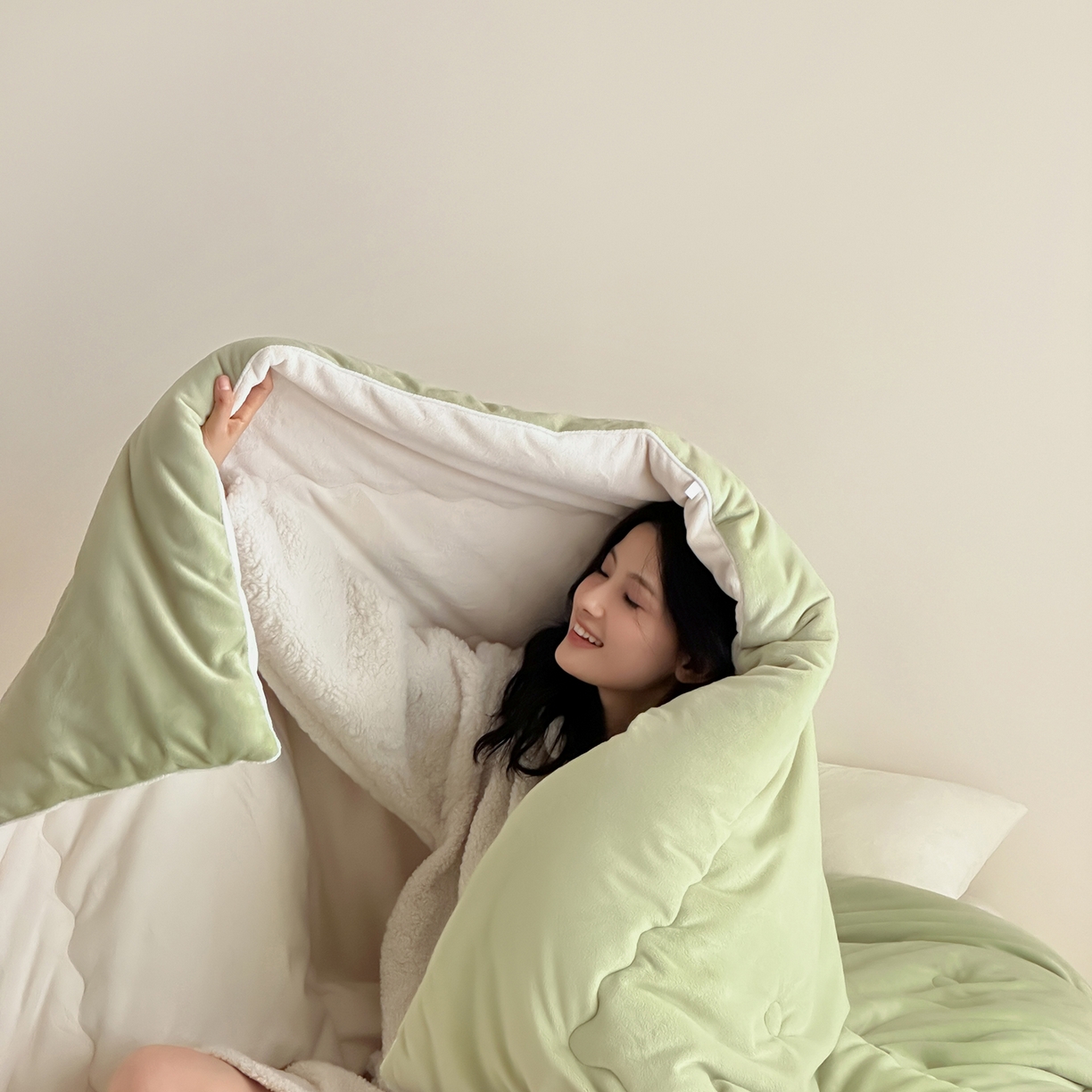 91家纺网 家纺一手货源 找家纺 三味舒屋 2025新款舒芙蕾双面云丝绒懒人被（所有券叠加后不低于198/248元）  被子被芯 浅绿奶白