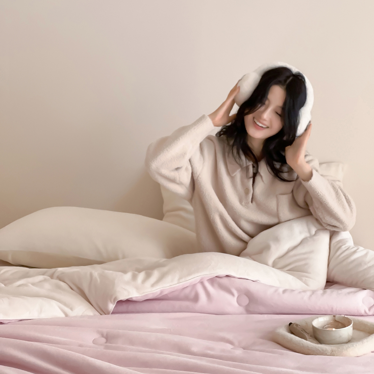 91家纺网 家纺一手货源 找家纺 三味舒屋 2025新款舒芙蕾双面云丝绒懒人被（所有券叠加后不低于198/248元）  被子被芯 樱粉奶油