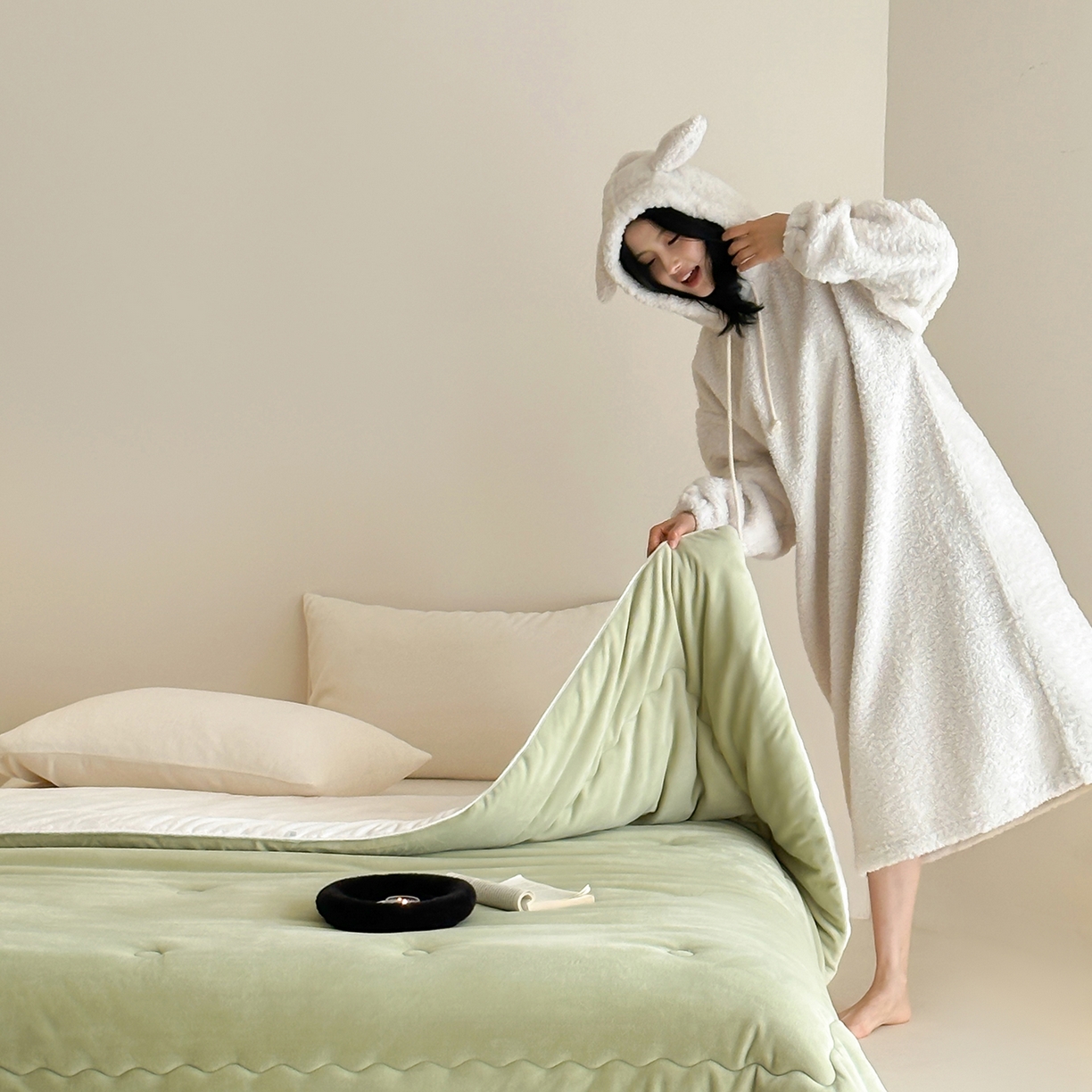 91家纺网 家纺一手货源 找家纺 三味舒屋 2025新款舒芙蕾双面云丝绒懒人被（所有券叠加后不低于198/248元）  被子被芯 浅绿奶白