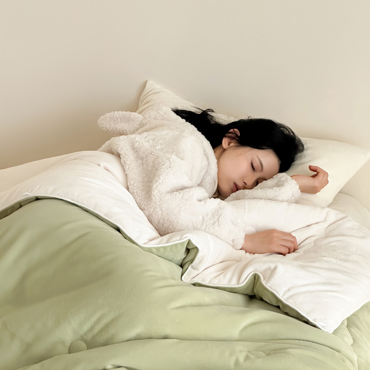 91家纺网 家纺一手货源 找家纺 三味舒屋 2025新款舒芙蕾双面云丝绒懒人被（所有券叠加后不低于198/248元）  被子被芯 浅绿奶白