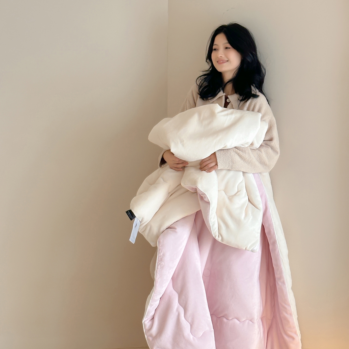 91家纺网 家纺一手货源 找家纺 三味舒屋 2025新款舒芙蕾双面云丝绒懒人被（所有券叠加后不低于198/248元）  被子被芯 樱粉奶油