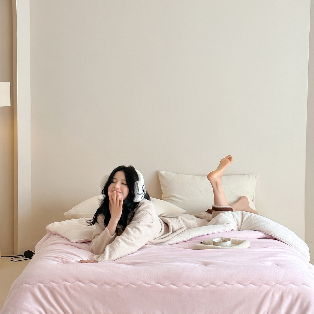 91家纺网 家纺一手货源 找家纺 三味舒屋 2025新款舒芙蕾双面云丝绒懒人被（所有券叠加后不低于198/248元）  被子被芯 樱粉奶油