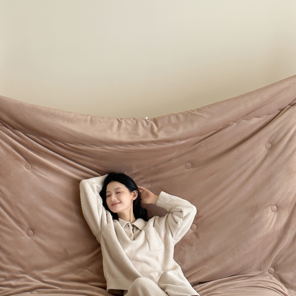 91家纺网 家纺一手货源 找家纺 三味舒屋 2025新款舒芙蕾双面云丝绒懒人被（所有券叠加后不低于198/248元）  被子被芯 米咖奶油