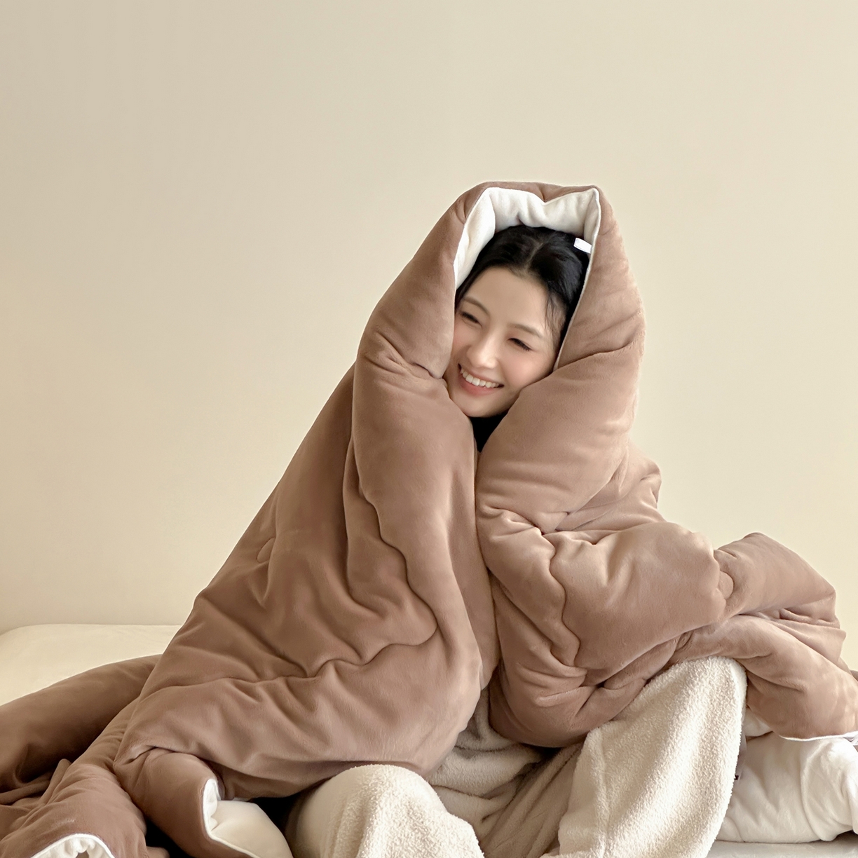 91家纺网 家纺一手货源 找家纺 三味舒屋 2025新款舒芙蕾双面云丝绒懒人被（所有券叠加后不低于198/248元）  被子被芯 米咖奶油