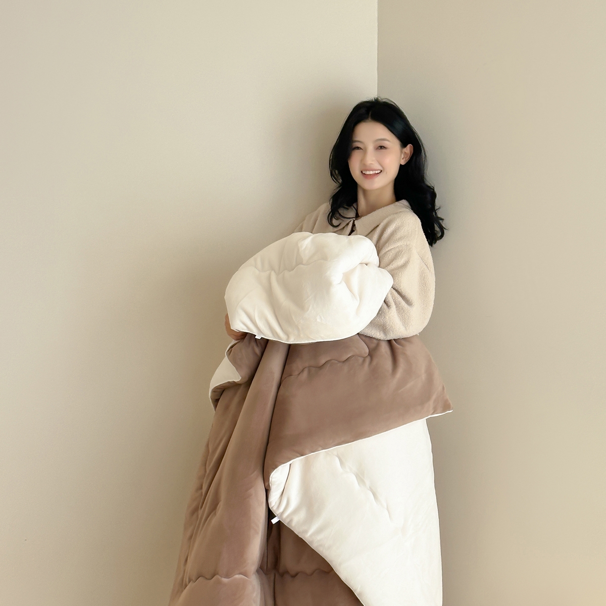 91家纺网 家纺一手货源 找家纺 三味舒屋 2025新款舒芙蕾双面云丝绒懒人被（所有券叠加后不低于198/248元）  被子被芯 米咖奶油