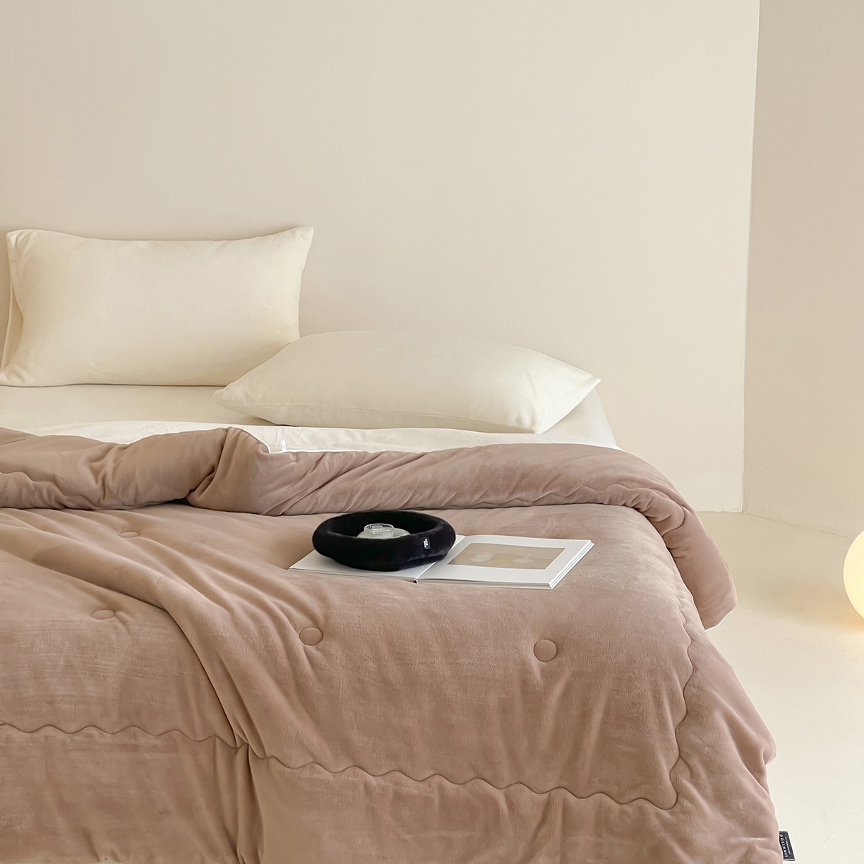 91家纺网 家纺一手货源 找家纺 三味舒屋 2025新款舒芙蕾双面云丝绒懒人被（所有券叠加后不低于198/248元）  被子被芯 米咖奶油