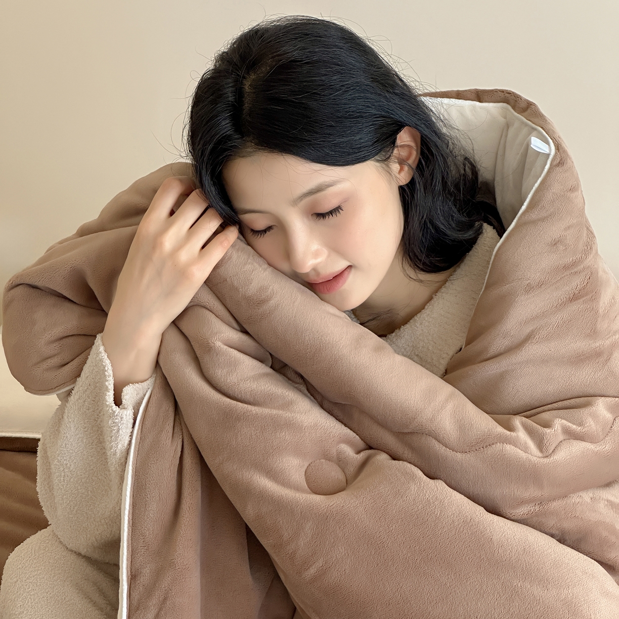 91家纺网 家纺一手货源 找家纺 三味舒屋 2025新款舒芙蕾双面云丝绒懒人被（所有券叠加后不低于198/248元）  被子被芯 米咖奶油