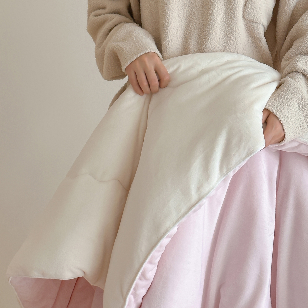 91家纺网 家纺一手货源 找家纺 三味舒屋 2025新款舒芙蕾双面云丝绒懒人被（所有券叠加后不低于198/248元）  被子被芯 樱粉奶油