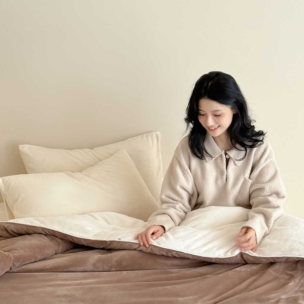 91家纺网 家纺一手货源 找家纺 三味舒屋 2025新款舒芙蕾双面云丝绒懒人被（所有券叠加后不低于198/248元）  被子被芯 米咖奶油