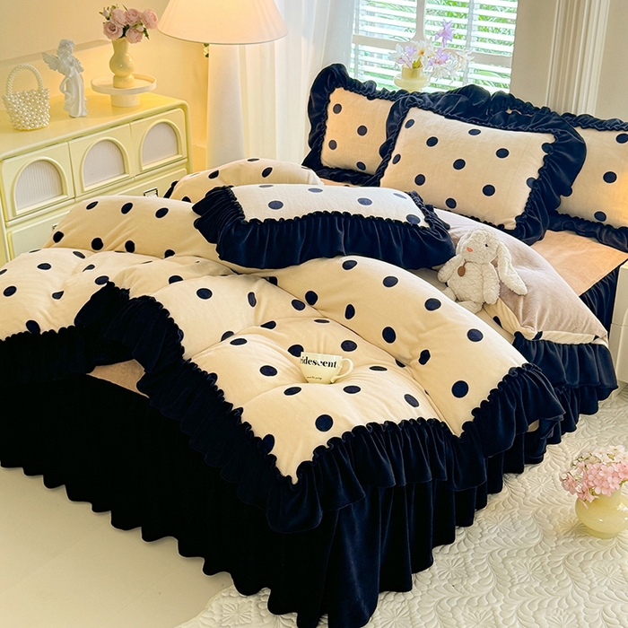 91家纺网 家纺一手货源 找家纺 韩约家纺 2025新款法式大花边印花牛奶绒床裙（床单）四件套 波点（床裙款）