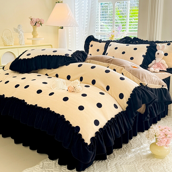 91家纺网 家纺一手货源 找家纺 韩约家纺 2025新款法式大花边印花牛奶绒床裙（床单）四件套 波点（床裙款）