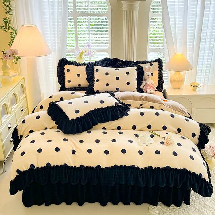 91家纺网 家纺一手货源 找家纺 韩约家纺 2025新款法式大花边印花牛奶绒床裙（床单）四件套 波点（床裙款）