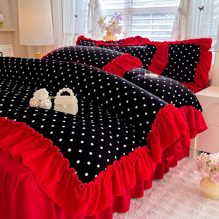 91家纺网 家纺一手货源 找家纺 韩约家纺 2025新款法式大花边印花牛奶绒床裙（床单）四件套 黑波点（床裙款）