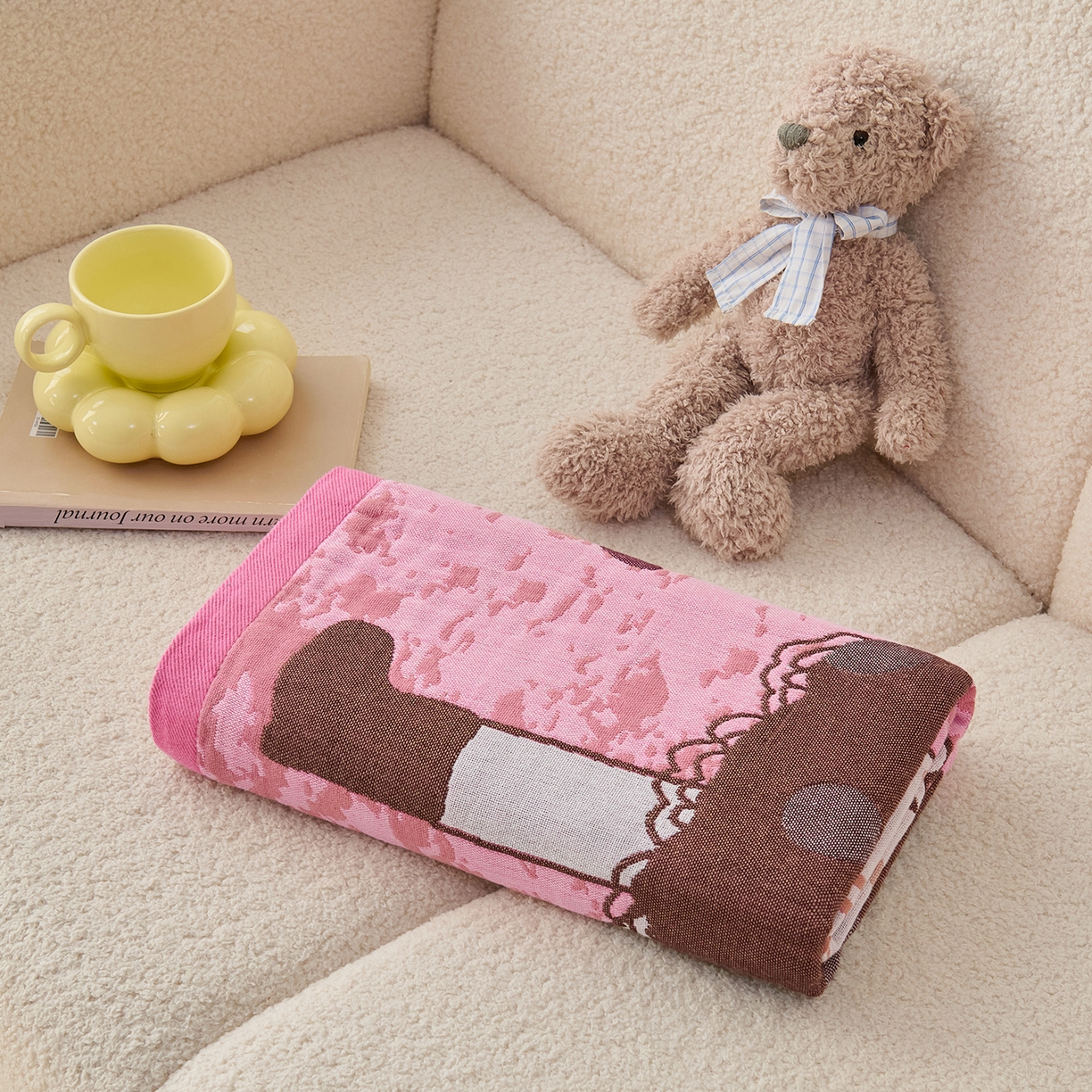 91家纺网 家纺一手货源 找家纺 棠薇家纺 2025新款全棉纱布浴巾纯棉浴巾时尚卡通色织提花四季加大浴巾擦身巾 羊驼女孩 160*75cm