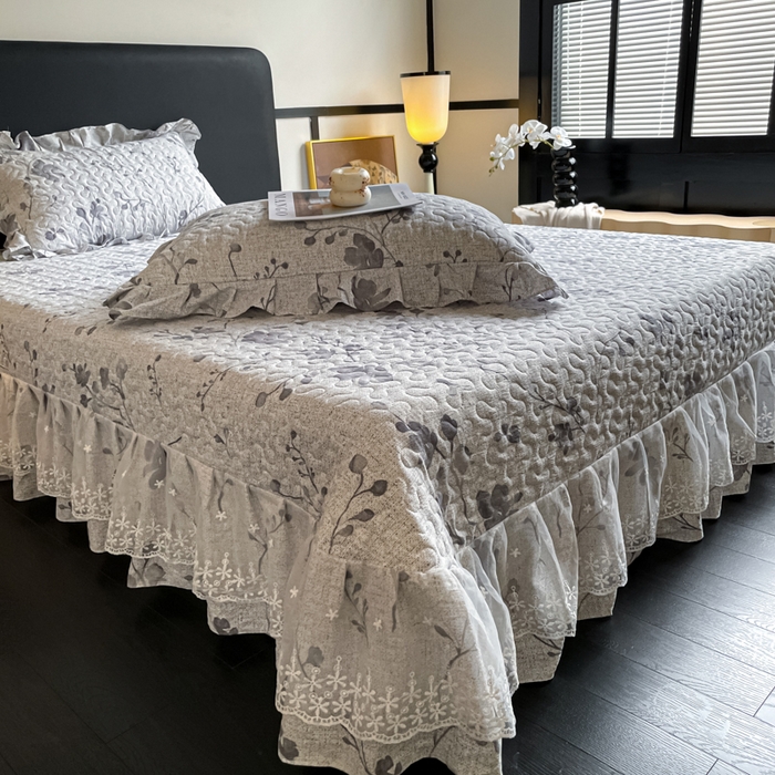 91家纺网 家纺一手货源 找家纺 （总）阿曼达 2025新款单品法式蕾丝夹棉印花花边款床盖三件套