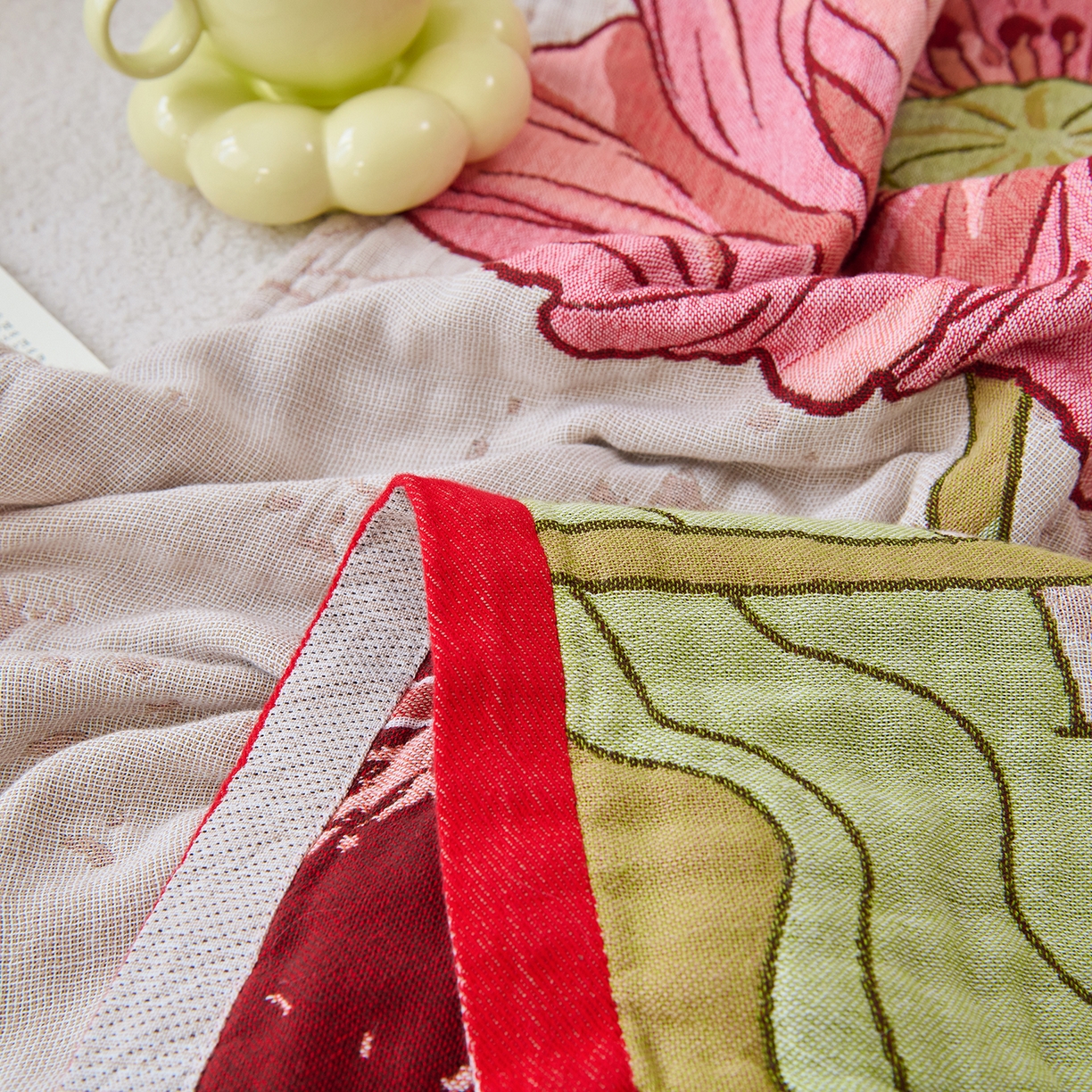 91家纺网 家纺一手货源 找家纺 棠薇家纺 2025新款全棉纱布浴巾纯棉浴巾时尚卡通色织提花四季加大浴巾擦身巾 浪漫花语 160*75cm