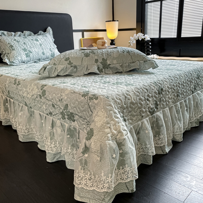 91家纺网 家纺一手货源 找家纺 （总）阿曼达 2025新款单品法式蕾丝夹棉印花花边款床盖三件套