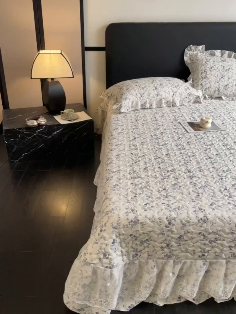 91家纺网 家纺一手货源 找家纺 （总）阿曼达 2025新款单品法式蕾丝夹棉印花花边款床盖三件套