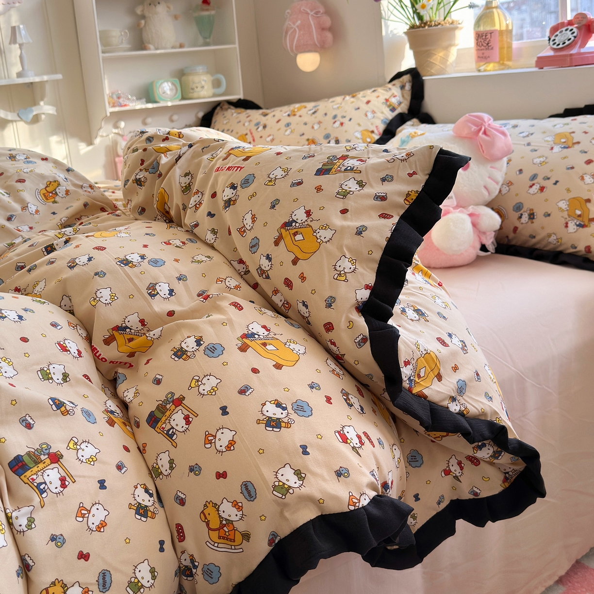 91家纺网 家纺一手货源 找家纺 星禾优选 2025新款三丽鸥加厚水洗双层纱花边款四件套 钢琴kt