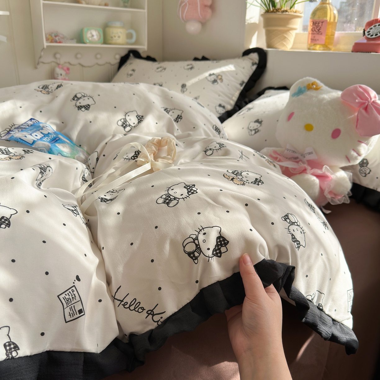 91家纺网 家纺一手货源 找家纺 星禾优选 2025新款三丽鸥加厚水洗双层纱花边款四件套 元气kt