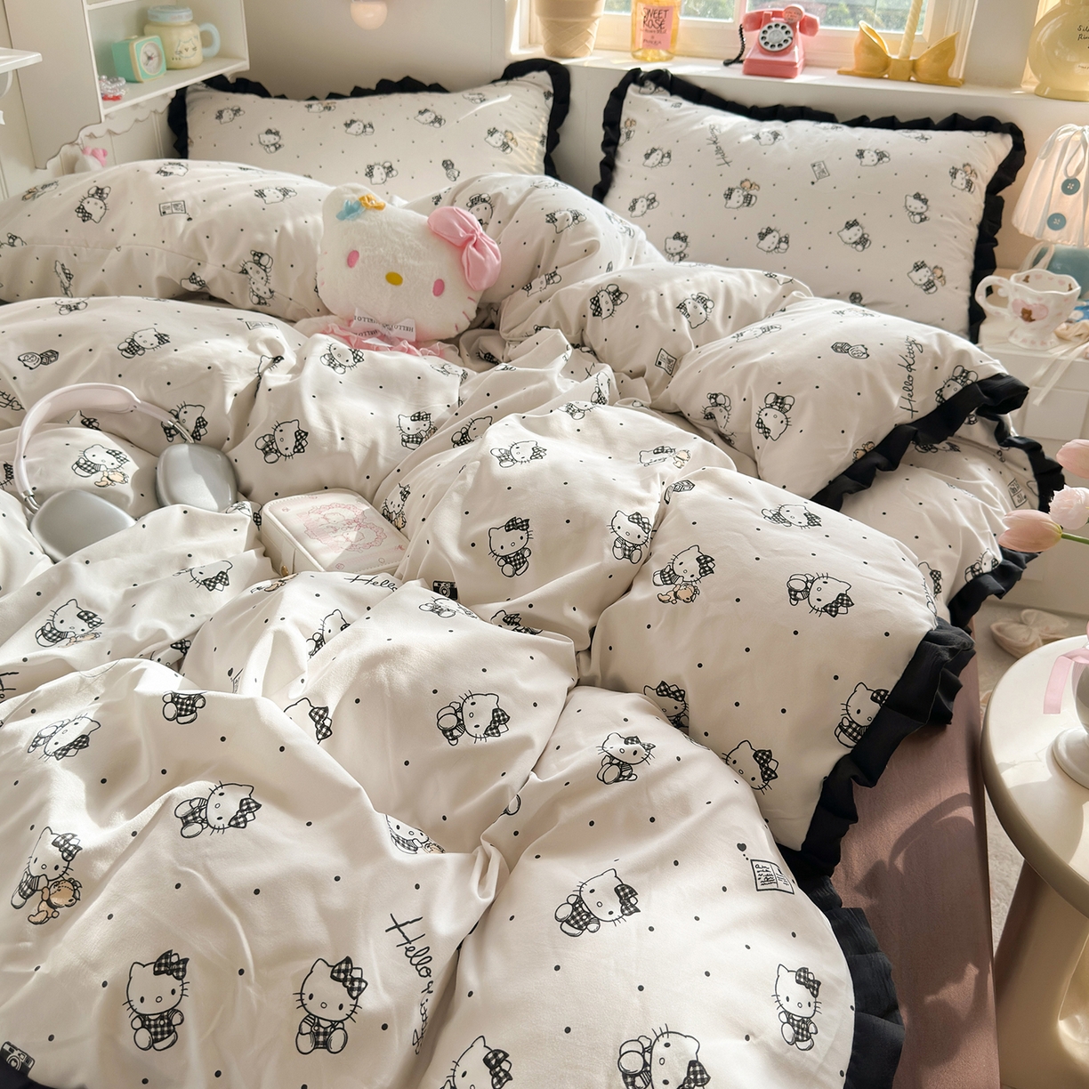 91家纺网 家纺一手货源 找家纺 星禾优选 2025新款三丽鸥加厚水洗双层纱花边款四件套 元气kt