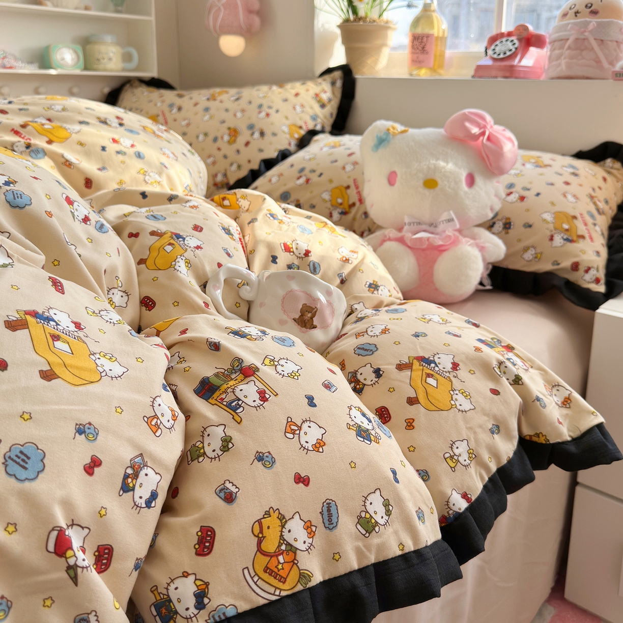 91家纺网 家纺一手货源 找家纺 星禾优选 2025新款三丽鸥加厚水洗双层纱花边款四件套 钢琴kt