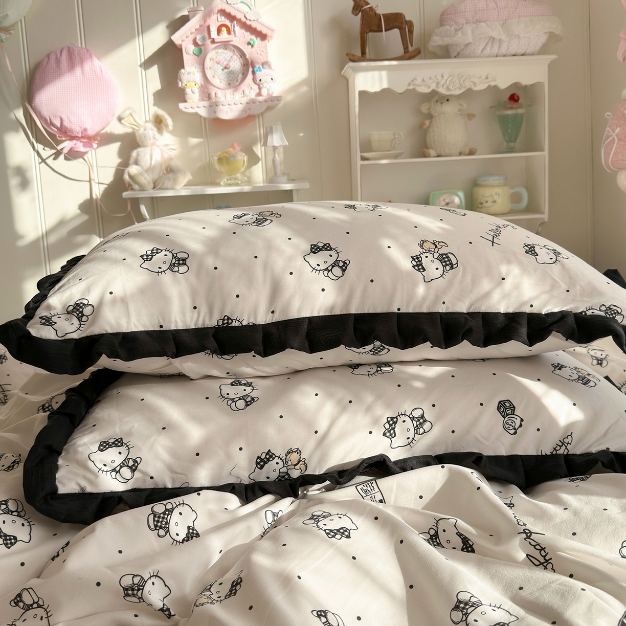 91家纺网 家纺一手货源 找家纺 星禾优选 2025新款三丽鸥加厚水洗双层纱花边款四件套 元气kt