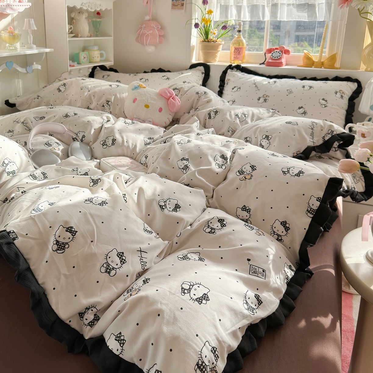 91家纺网 家纺一手货源 找家纺 星禾优选 2025新款三丽鸥加厚水洗双层纱花边款四件套 元气kt