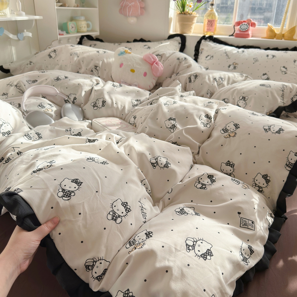 91家纺网 家纺一手货源 找家纺 星禾优选 2025新款三丽鸥加厚水洗双层纱花边款四件套 元气kt