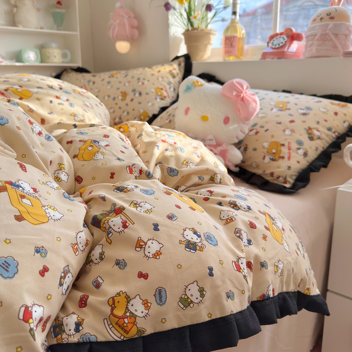 91家纺网 家纺一手货源 找家纺 星禾优选 2025新款三丽鸥加厚水洗双层纱花边款四件套 钢琴kt