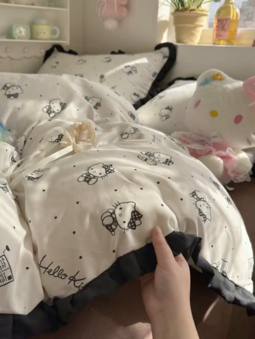 91家纺网 家纺一手货源 找家纺 星禾优选 2025新款三丽鸥加厚水洗双层纱花边款四件套 元气kt