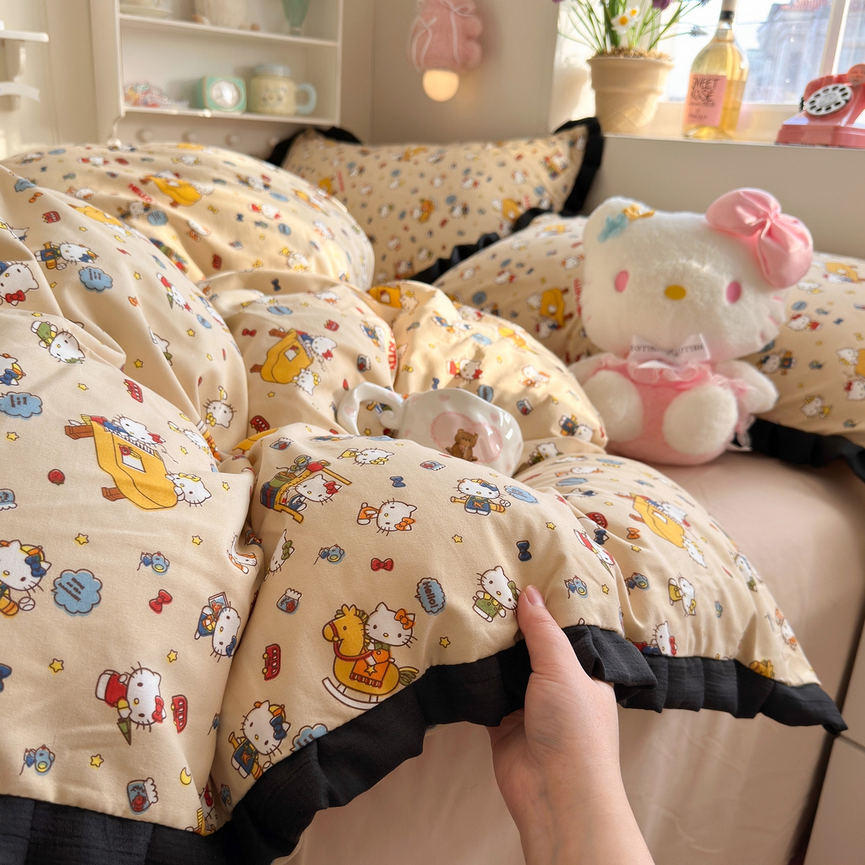 91家纺网 家纺一手货源 找家纺 星禾优选 2025新款三丽鸥加厚水洗双层纱花边款四件套 钢琴kt