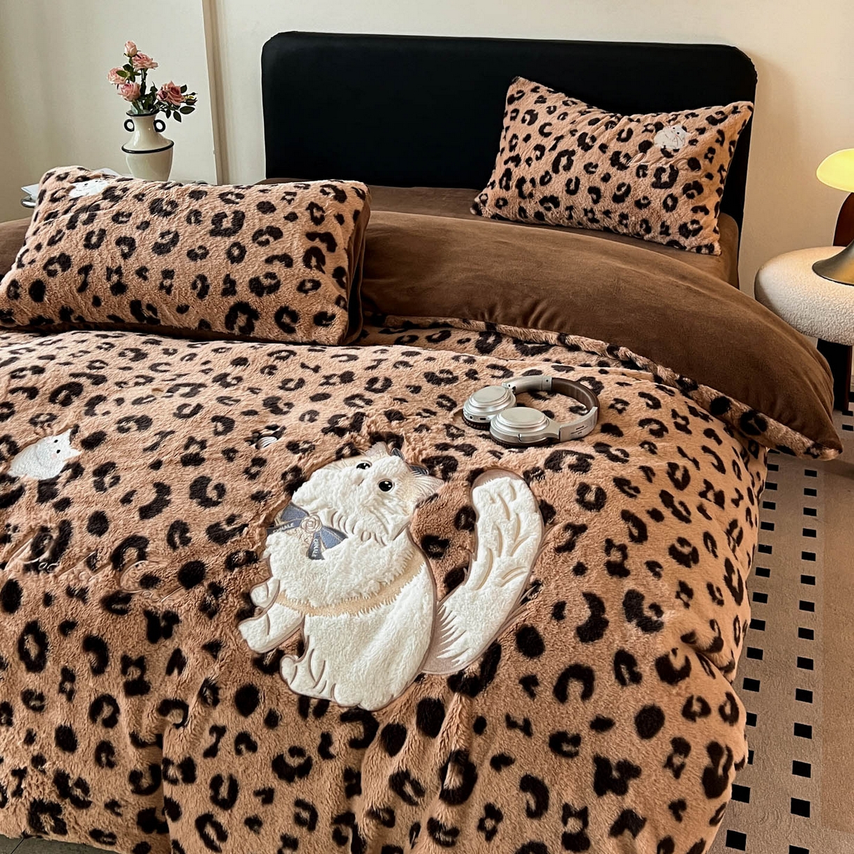 91家纺网 家纺一手货源 找家纺 （总）梵克保罗 2025秋冬新款兔毛绒豹纹印花绣花款牛奶绒四件套