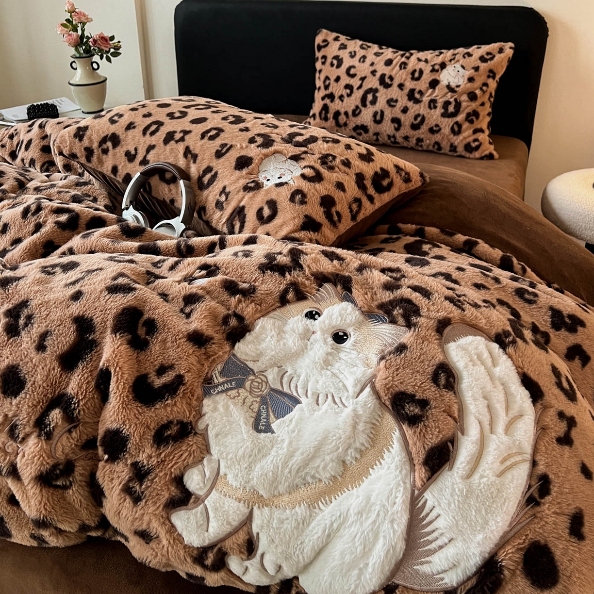 梵克保罗 2025秋冬新款兔毛绒豹纹印花绣花款牛奶绒四件套 豹纹布偶猫-深咖