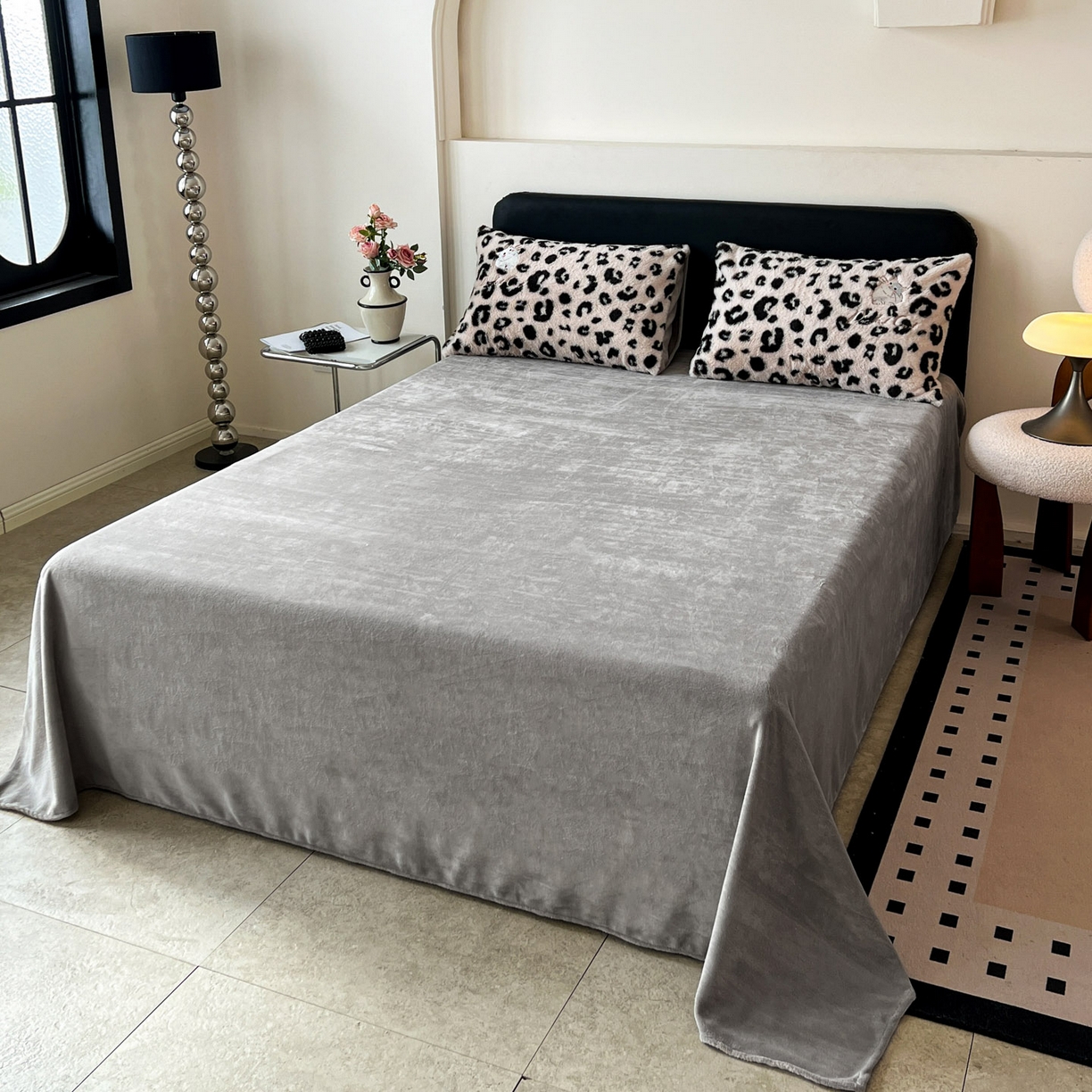 91家纺网 家纺一手货源 找家纺 梵克保罗 2025秋冬新款兔毛绒豹纹印花绣花款牛奶绒四件套 豹纹布偶猫-浅咖