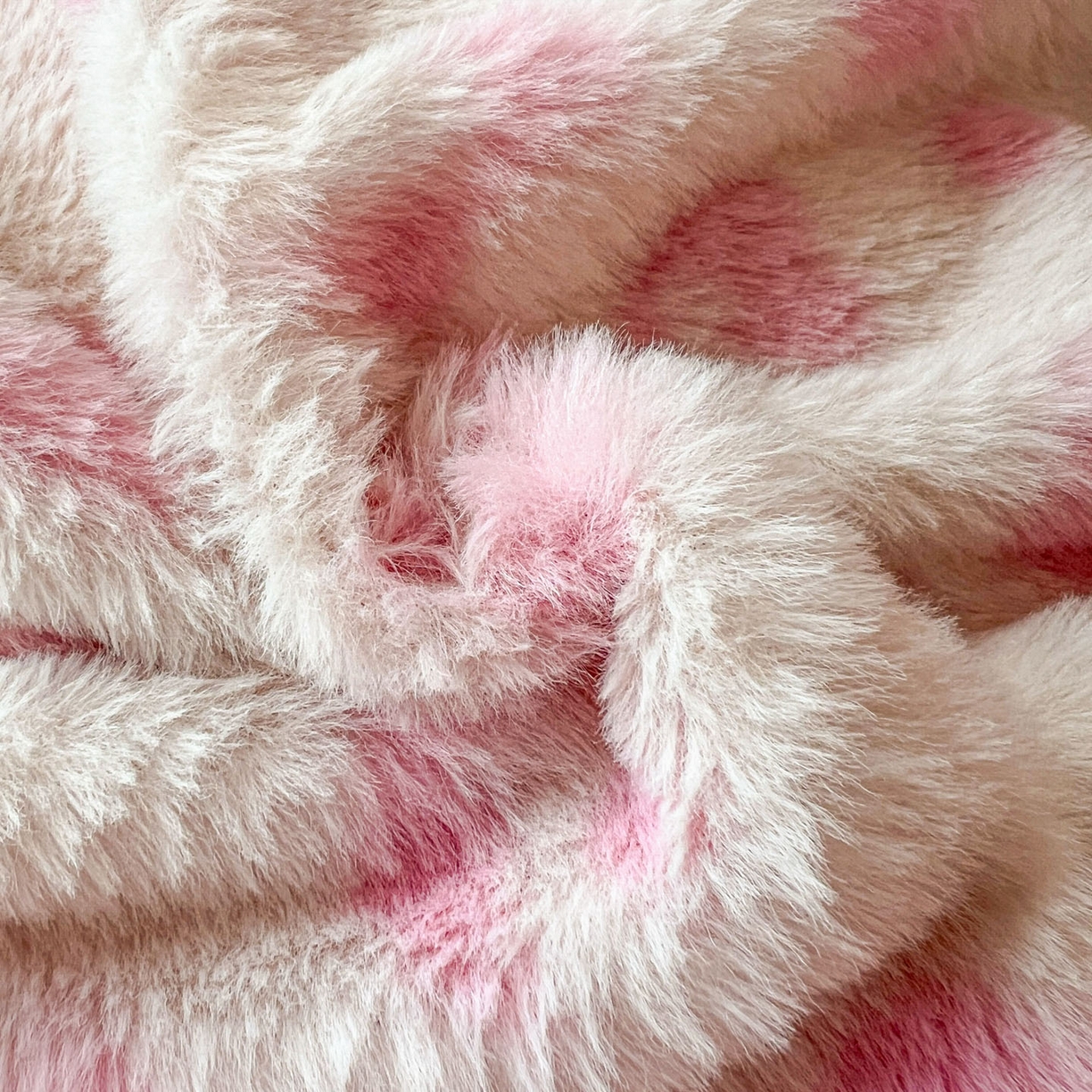 91家纺网 家纺一手货源 找家纺 梵克保罗 2025秋冬新款兔毛绒豹纹印花绣花款牛奶绒四件套 豹纹布偶猫-粉