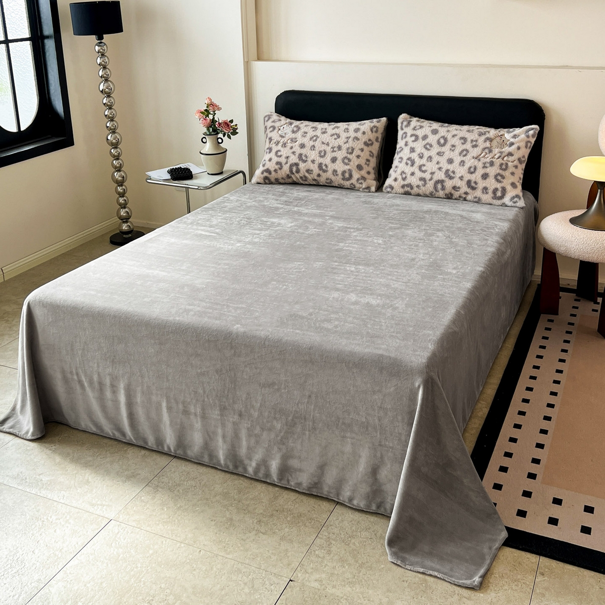 91家纺网 家纺一手货源 找家纺 梵克保罗 2025秋冬新款兔毛绒豹纹印花绣花款牛奶绒四件套 豹纹布偶猫-浅灰