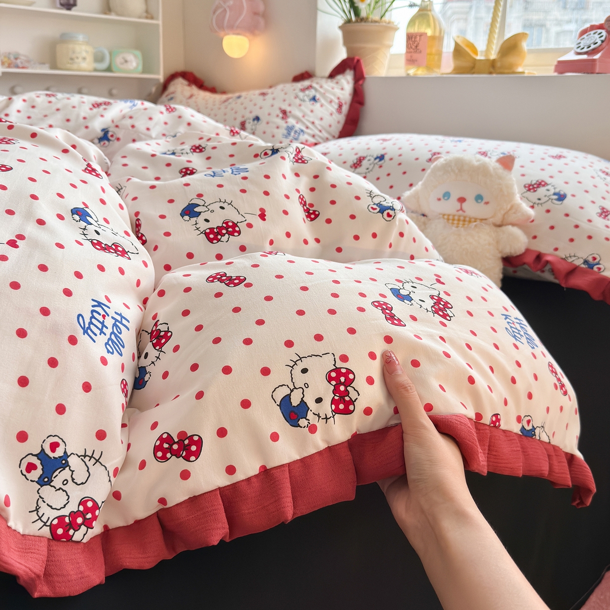 91家纺网 家纺一手货源 找家纺 星禾优选 2025新款三丽鸥加厚水洗双层纱花边款四件套 红果酱kt