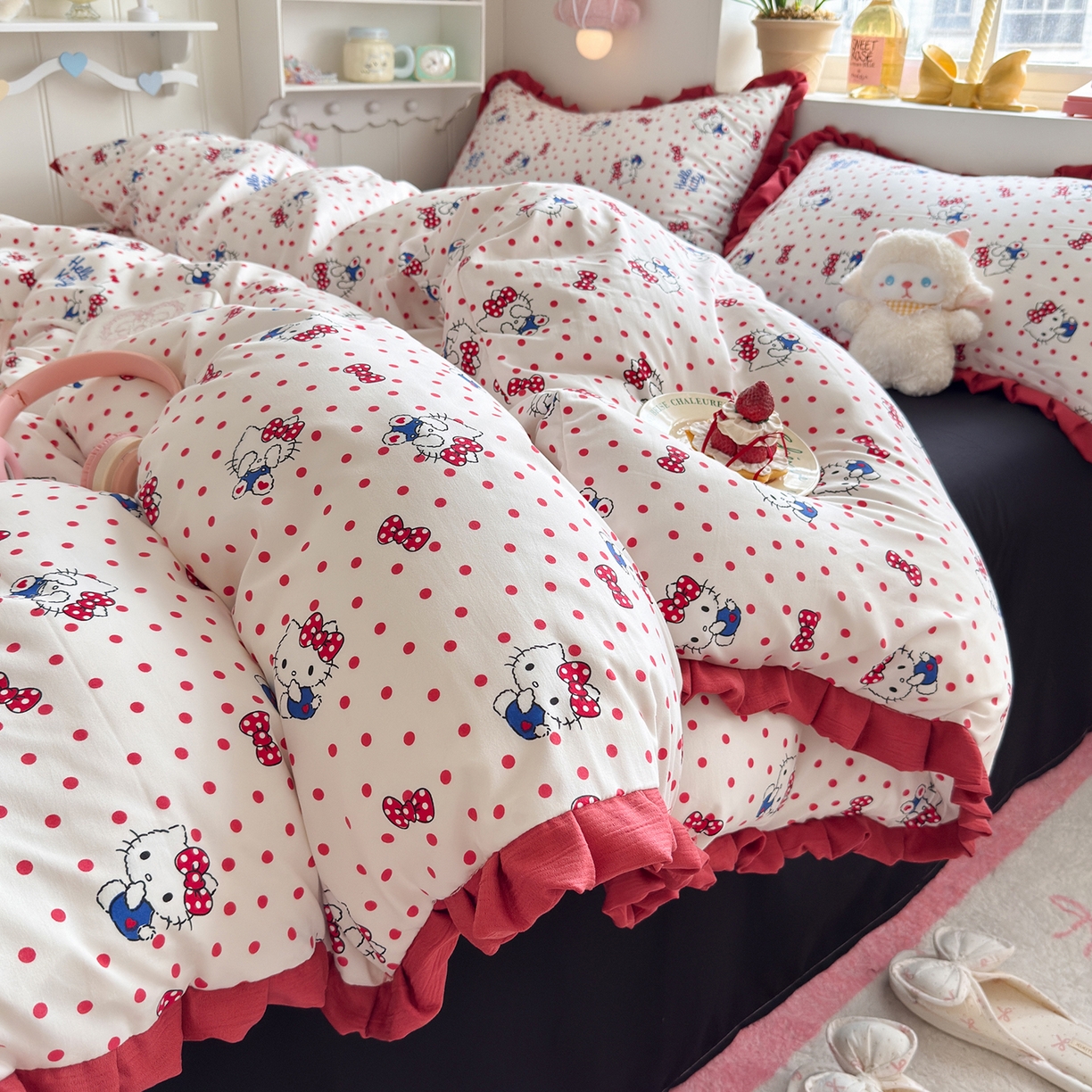 91家纺网 家纺一手货源 找家纺 星禾优选 2025新款三丽鸥加厚水洗双层纱花边款四件套 红果酱kt