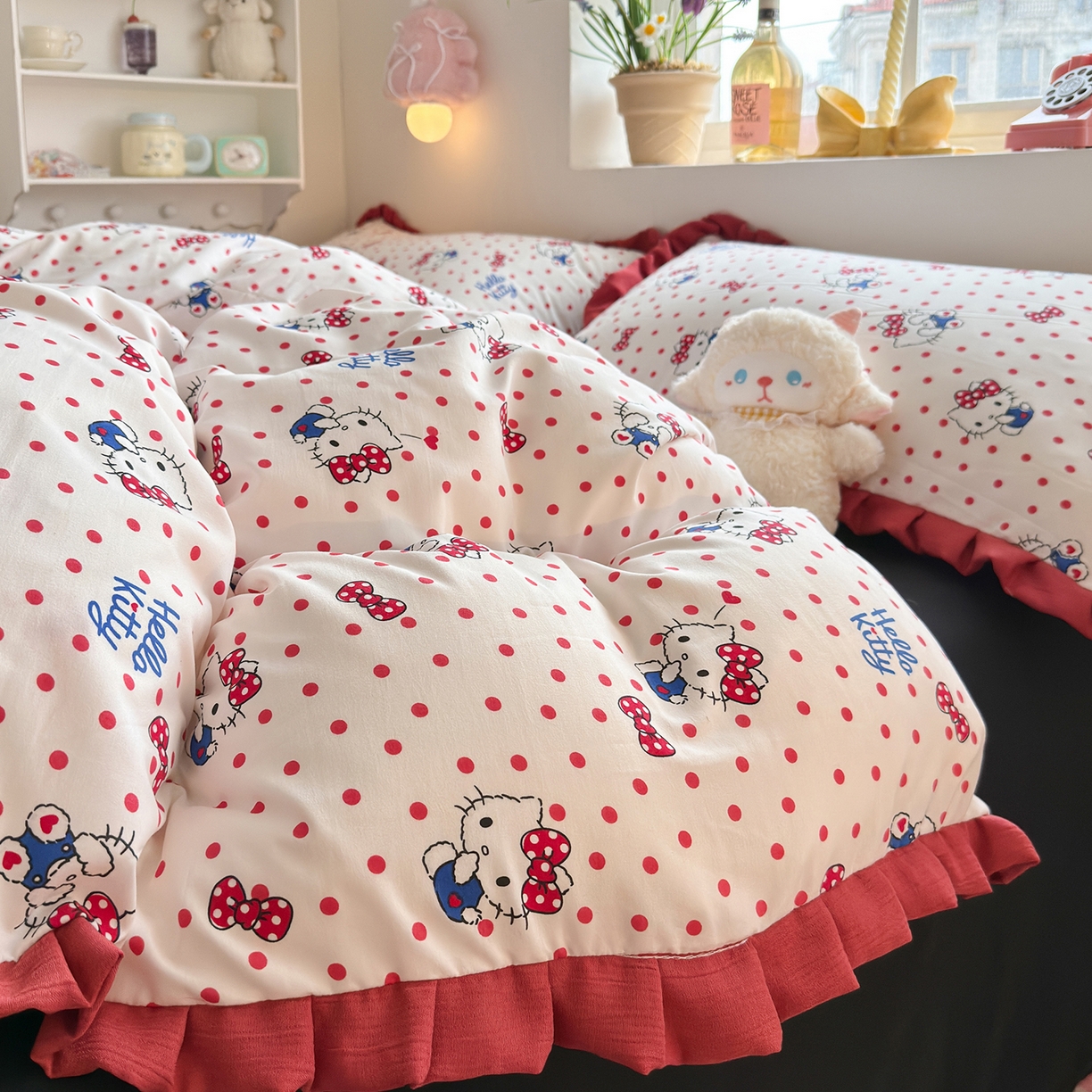 91家纺网 家纺一手货源 找家纺 星禾优选 2025新款三丽鸥加厚水洗双层纱花边款四件套 红果酱kt