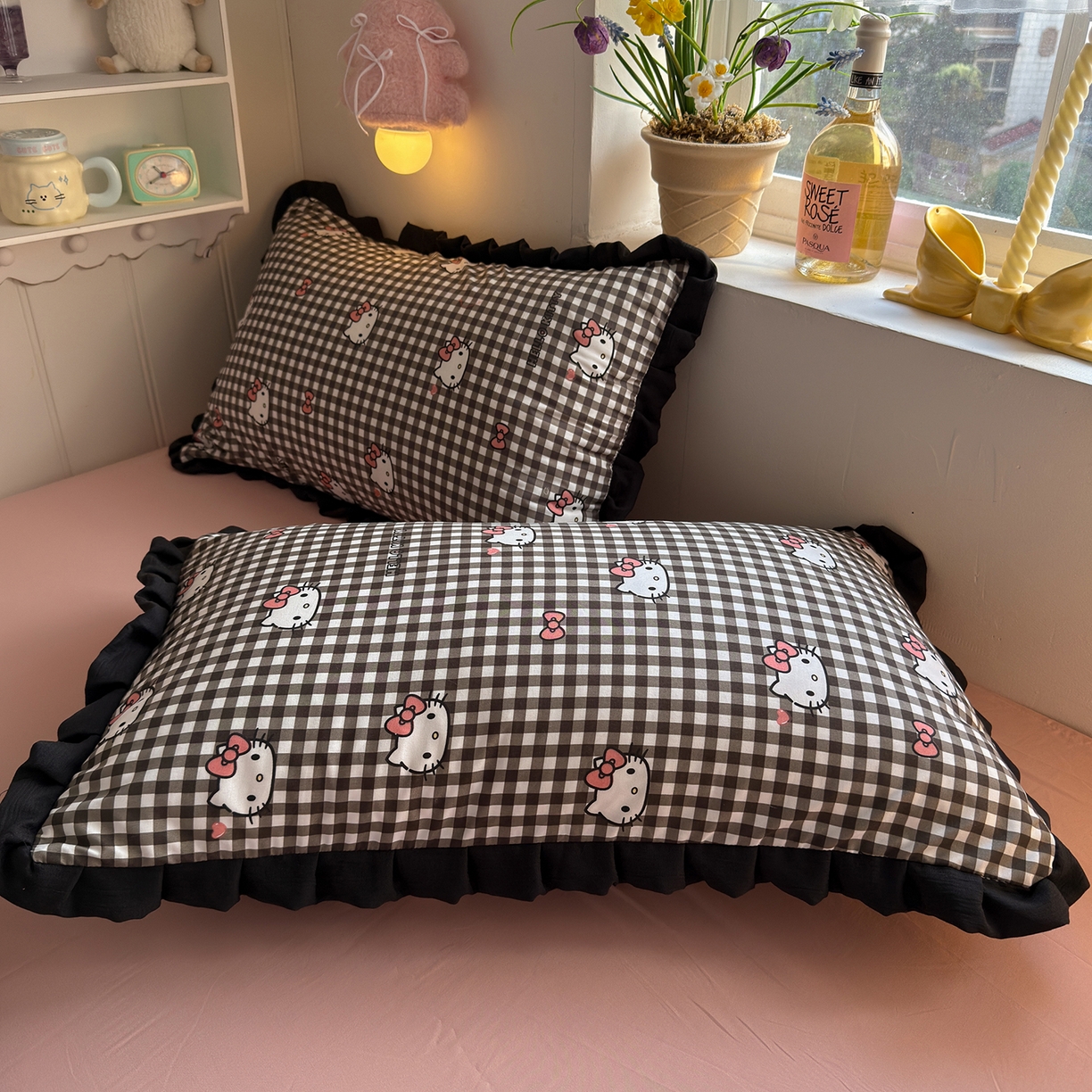 91家纺网 家纺一手货源 找家纺 星禾优选 2025新款三丽鸥加厚水洗双层纱花边款四件套 黑调格kt