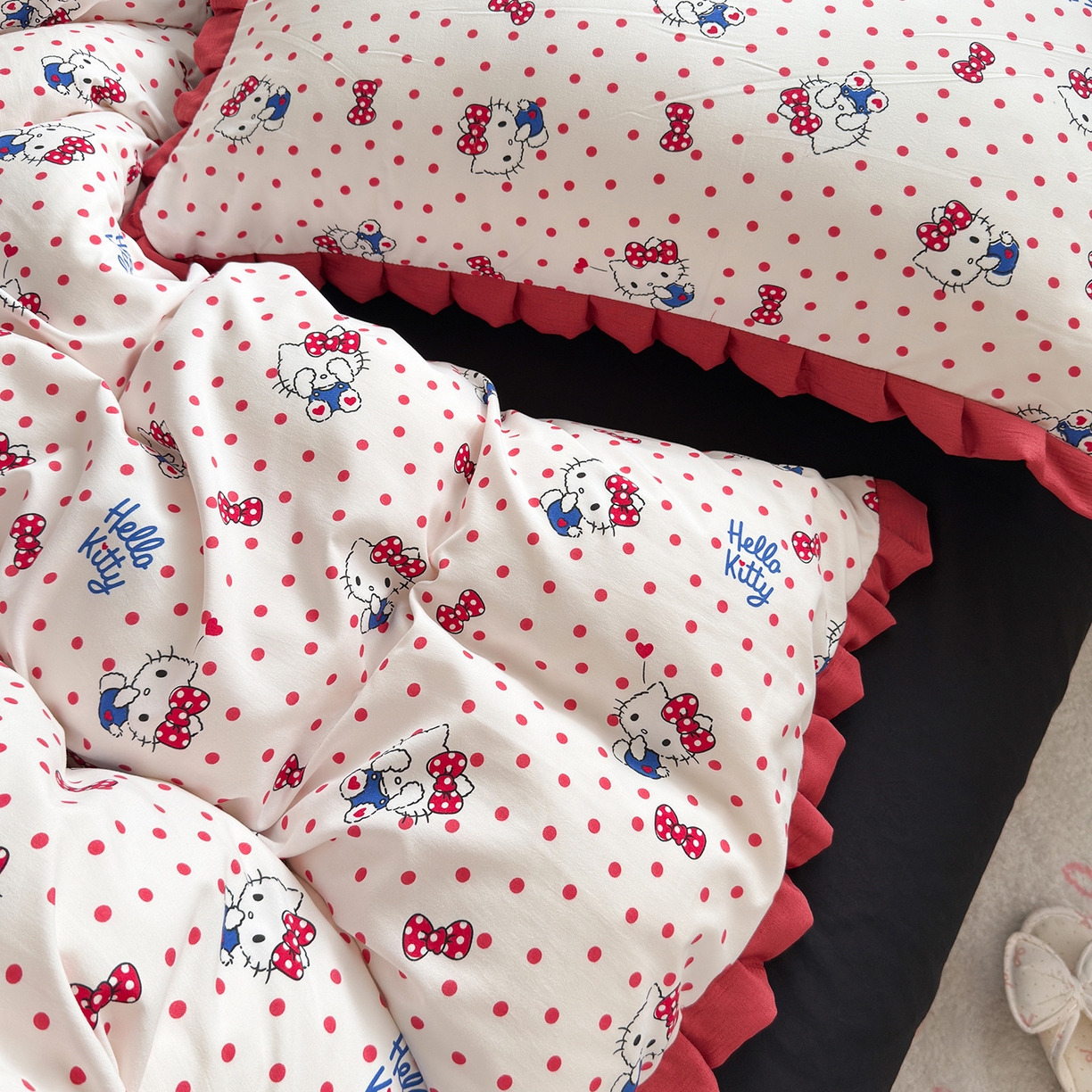 91家纺网 家纺一手货源 找家纺 星禾优选 2025新款三丽鸥加厚水洗双层纱花边款四件套 红果酱kt