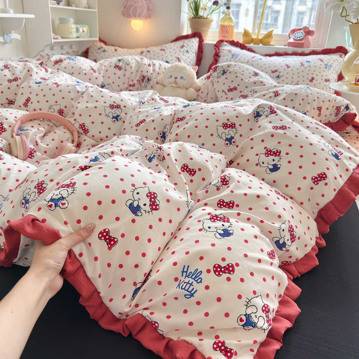 91家纺网 家纺一手货源 找家纺 星禾优选 2025新款三丽鸥加厚水洗双层纱花边款四件套 红果酱kt