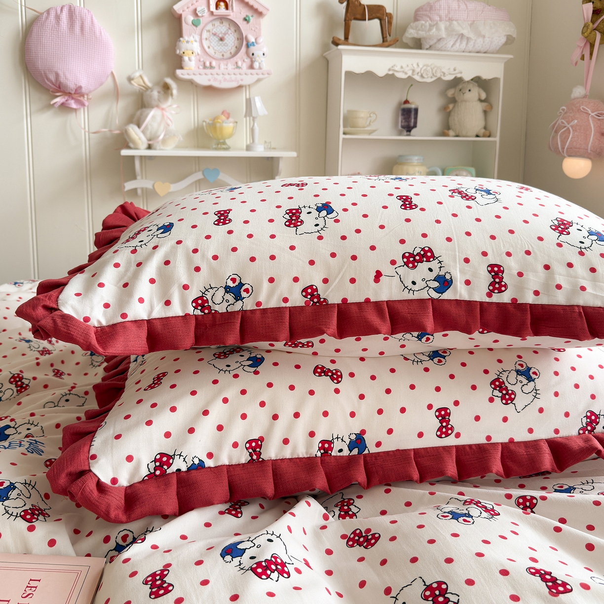 91家纺网 家纺一手货源 找家纺 星禾优选 2025新款三丽鸥加厚水洗双层纱花边款四件套 红果酱kt