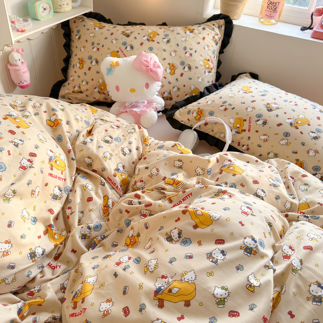 91家纺网 家纺一手货源 找家纺 星禾优选 2025新款三丽鸥加厚水洗双层纱花边款四件套 钢琴kt