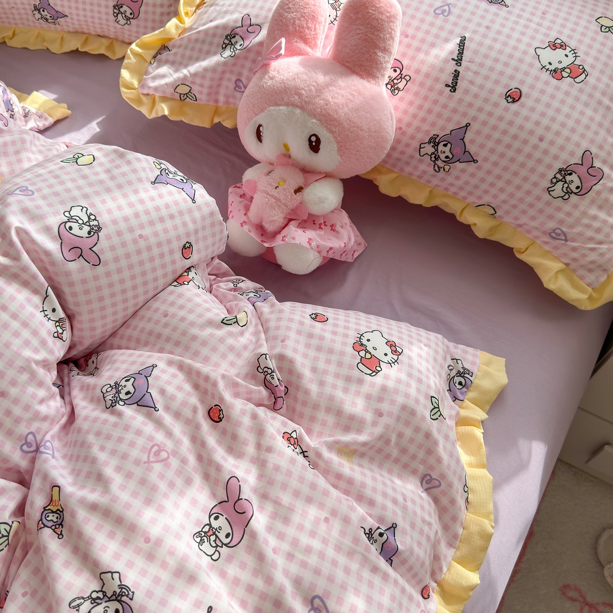 91家纺网 家纺一手货源 找家纺 星禾优选 2025新款三丽鸥加厚水洗双层纱花边款四件套 千层家族