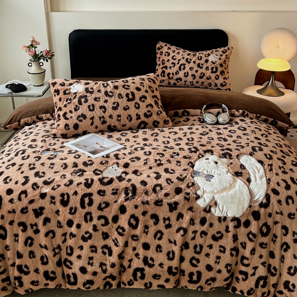 91家纺网 家纺一手货源 找家纺 （总）梵克保罗 2025秋冬新款兔毛绒豹纹印花绣花款牛奶绒四件套